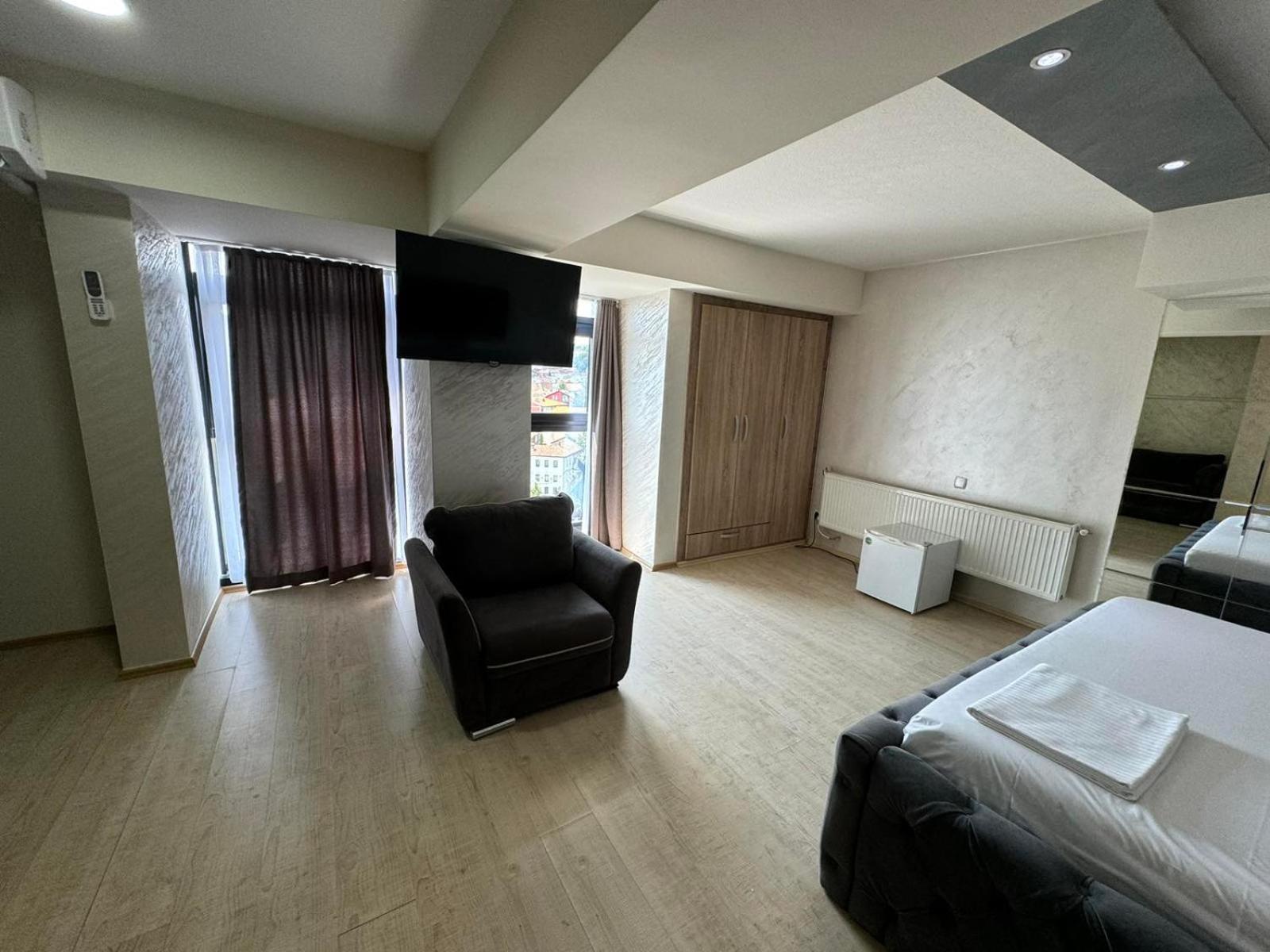 Hotel Pashtriku Gjakova Luaran gambar